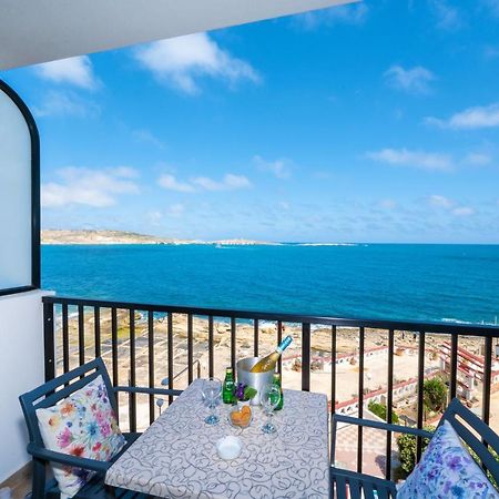 Islet Promenade Seafront 1 Bedroom Apartment With Sea View Balcony By Getawaysmalta セント・ポールズ・ベイ エクステリア 写真