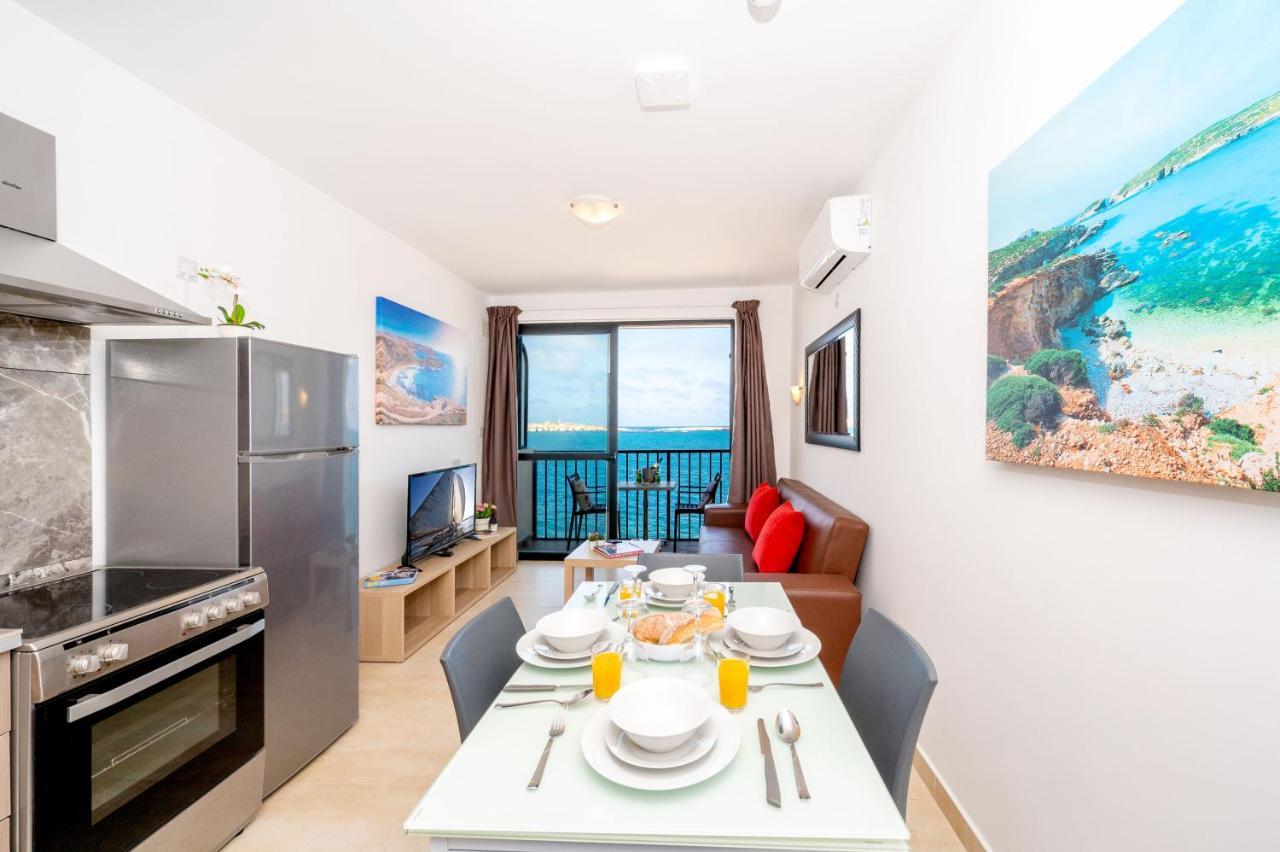 Islet Promenade Seafront 1 Bedroom Apartment With Sea View Balcony By Getawaysmalta セント・ポールズ・ベイ エクステリア 写真