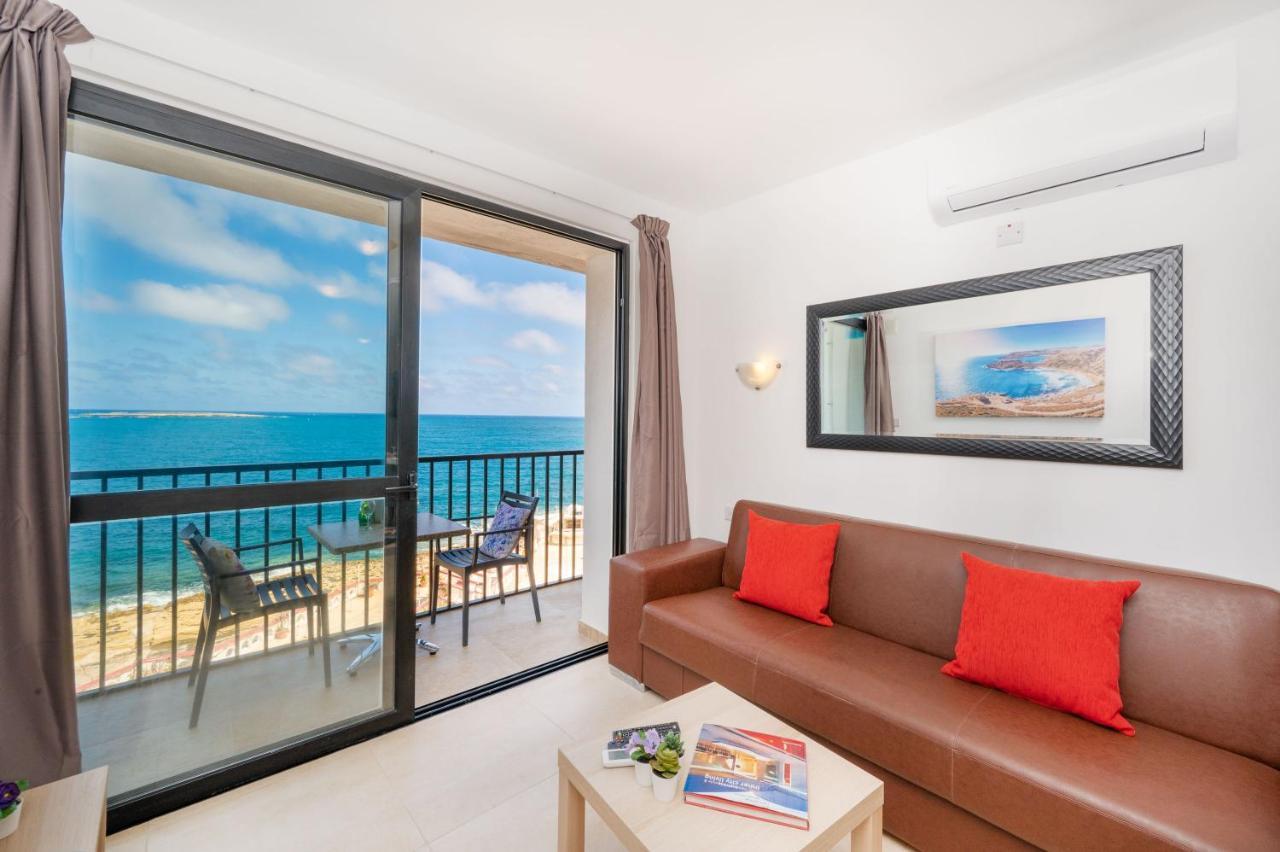 Islet Promenade Seafront 1 Bedroom Apartment With Sea View Balcony By Getawaysmalta セント・ポールズ・ベイ エクステリア 写真