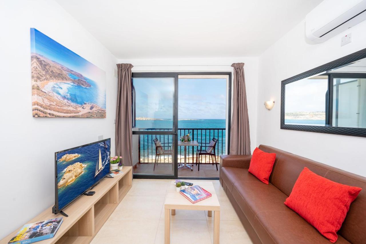 Islet Promenade Seafront 1 Bedroom Apartment With Sea View Balcony By Getawaysmalta セント・ポールズ・ベイ エクステリア 写真