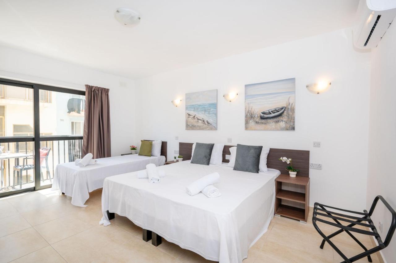 Islet Promenade Seafront 1 Bedroom Apartment With Sea View Balcony By Getawaysmalta セント・ポールズ・ベイ エクステリア 写真